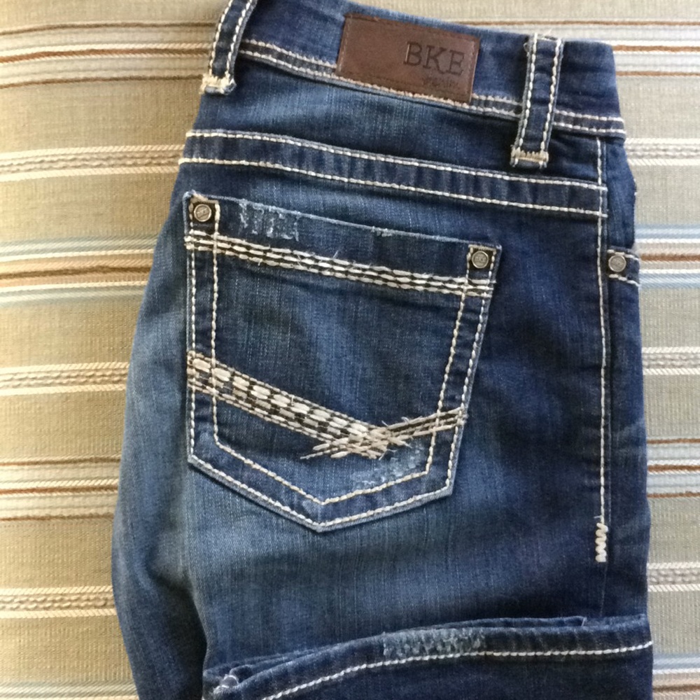 Jeans that are just the right color to flatter.